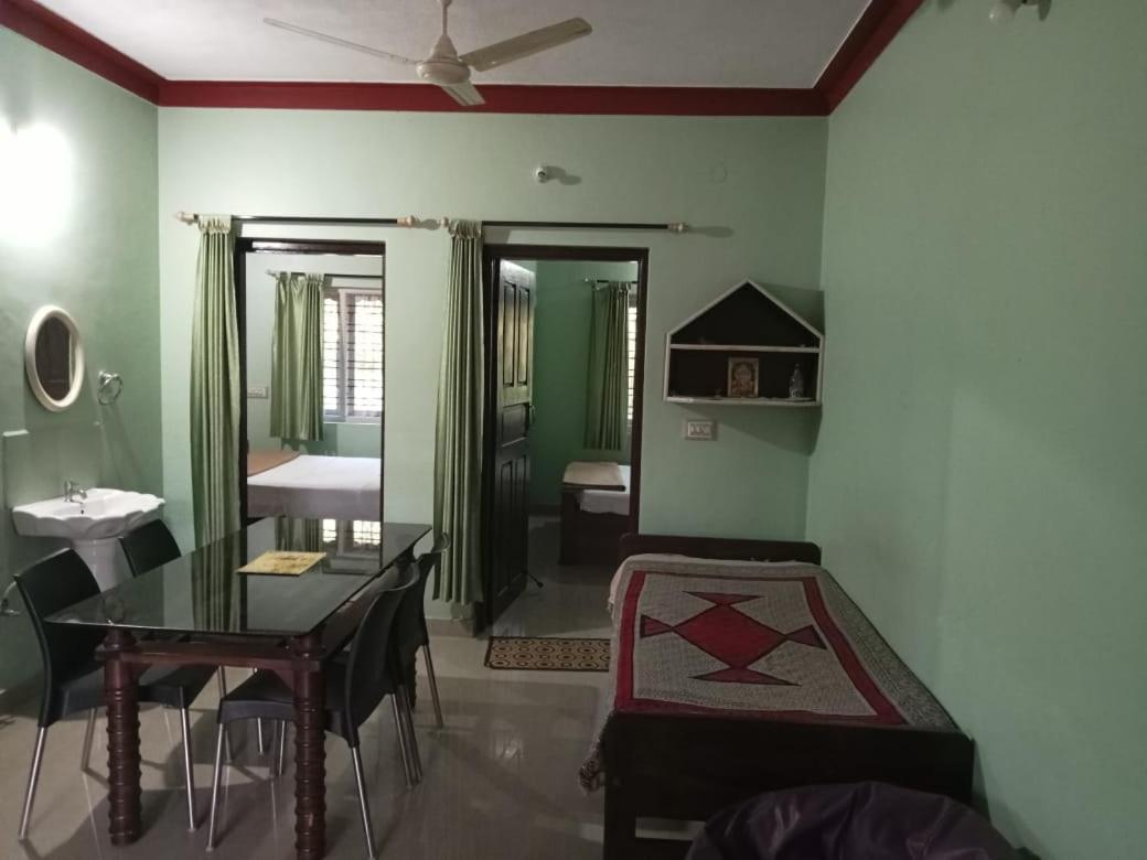 Krupa Homestay マディケーリ エクステリア 写真