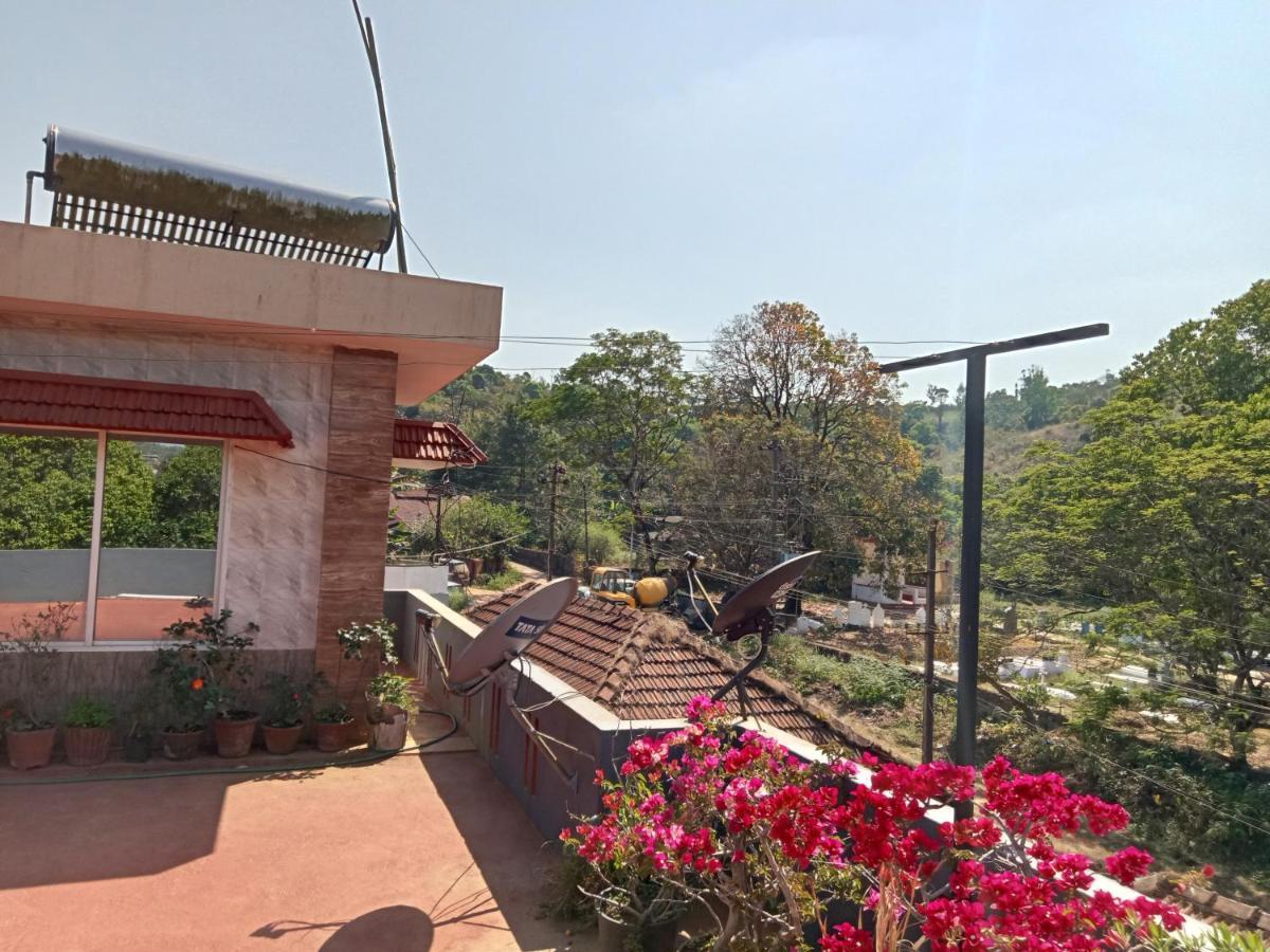 Krupa Homestay マディケーリ エクステリア 写真